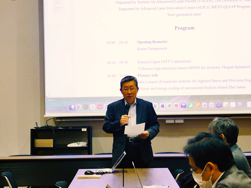 �R������